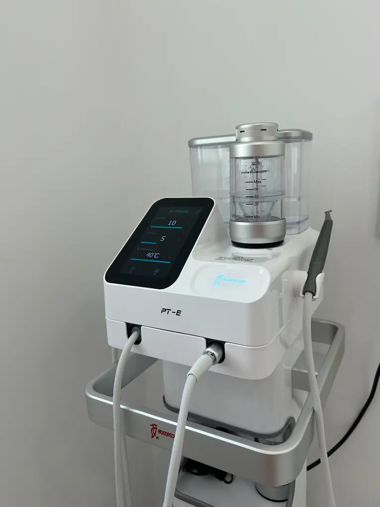 Unitate Woodpecker PT-E pentru detartraj cu ultrasunete și air-polishing